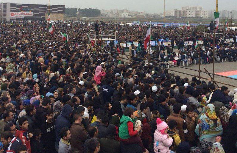 مردم با حمایت فامیلی مدرن، پیاده‌روی کردند؛ دوچرخه گرفتند و نهال کاشتند